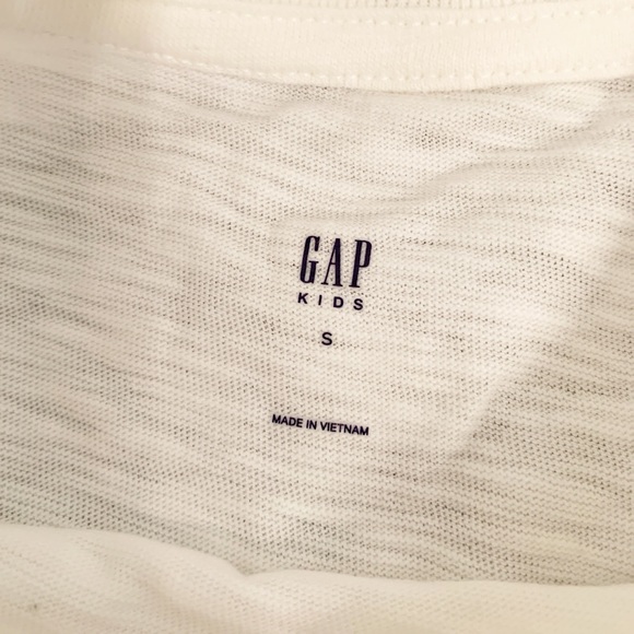 GAP Kids Long Sleeve Pocket Tee - Picture 4 of 5